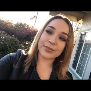 Meet your Posher, Alma